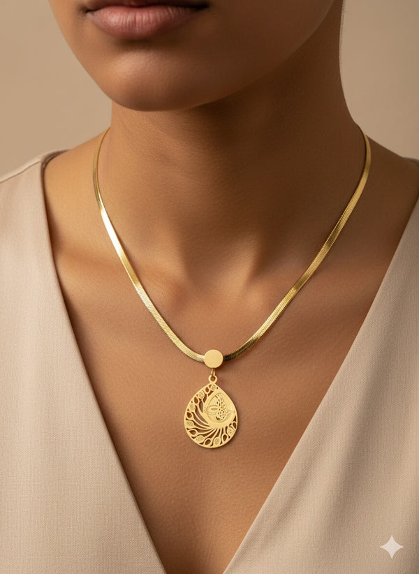 Classic Pearl Women’s Necklace